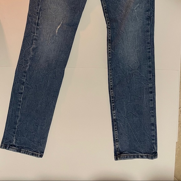 Medium blue ripped Levi jeans - Picture 5 of 6